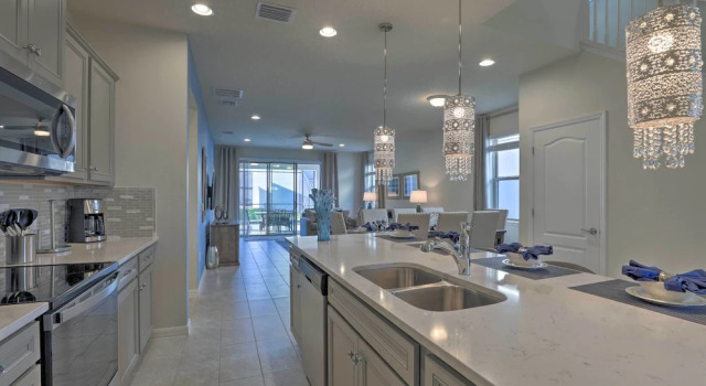 Коттедж 3 Mi to Disney: Family-friendly Home w/ Pool