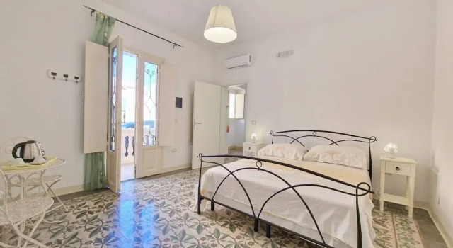 Dimora Maniscalco With Star Vault Ceilings in Matino 2 Bedrooms, Book Vacation Home Cottages in Matino, Cottage