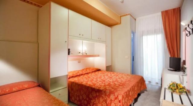 Hotel Kennedy, Забронировать Отель Отели Бибионе-Пинеда с бассейном, Бассейн