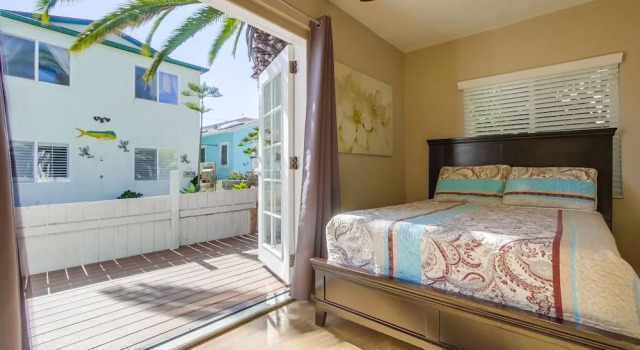 Kingston Court Cottage 726, Забронировать Дом для отпуска Коттеджи Сан-Диего, рядом с Мишн Бич, Коттедж