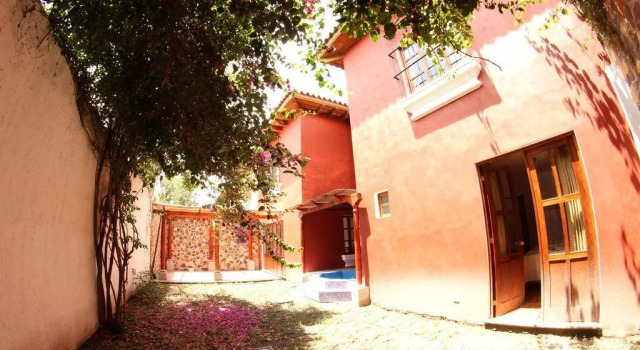Villa Isabella Colonial, Book Villa Hotels in Zacatepeques with Parking, Parking
