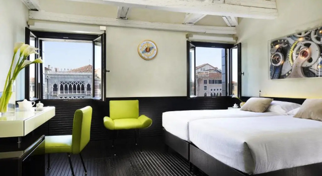 Двухместный номер Deluxe с видом на канал Hotel LOrologio Venezia - WTB Hotels