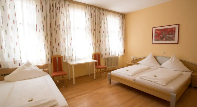 Трёхместный номер Standard Hotel Amadeus