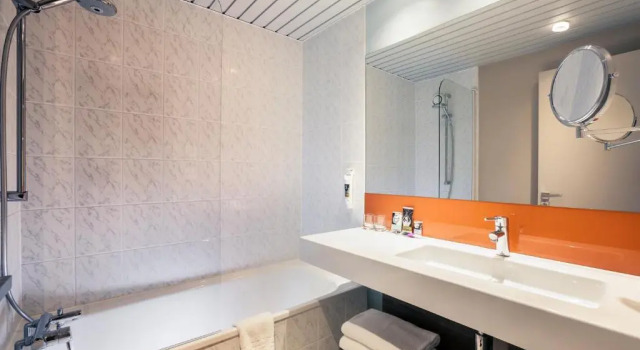 Трёхместный номер Classic Hôtel Mercure Marne-la-Vallée Bussy St Georges