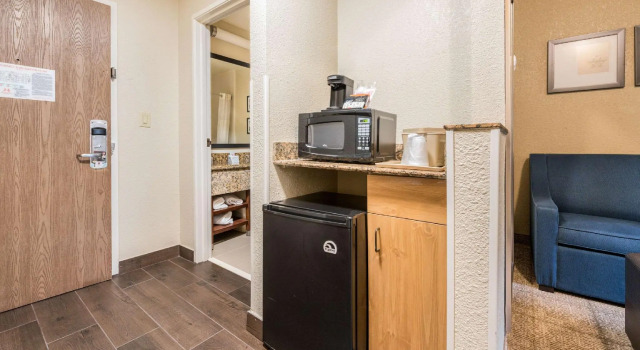 Двухместный люкс Comfort Suites Monroe