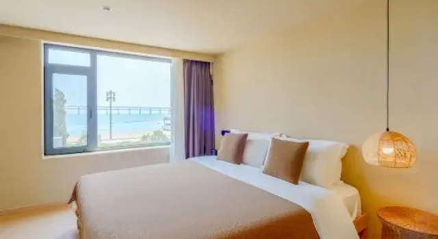 Люкс Mediterranean Romantic Seaview Holiday Guesthouse by the Blue Shore (Xinghai Square Branch)