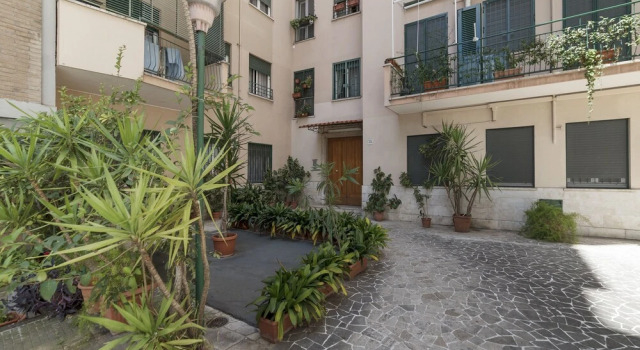 San Giovanni Apartment with Balcony