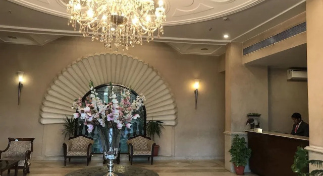 Claremont KNY Hotel, Забронировать Отель Отели Нью-Дели с парковкой, Парковка