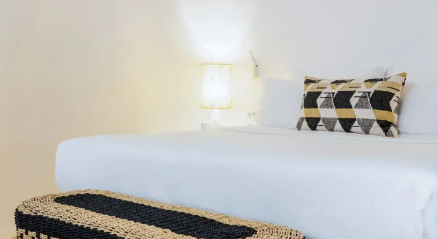 Кровать в общем номере CASASUNSHA Hybrid Retreat Santorini