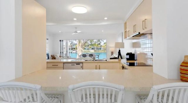 Апартаменты Noosa Entrance Waterfront Resort