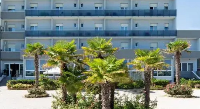 Hotel Tritone, Забронировать Отель Отели Побережья Марок 3 звезды, 3*