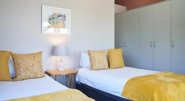 Апартаменты с 2 комнатами HERON COTTAGE - for your seaside holiday.