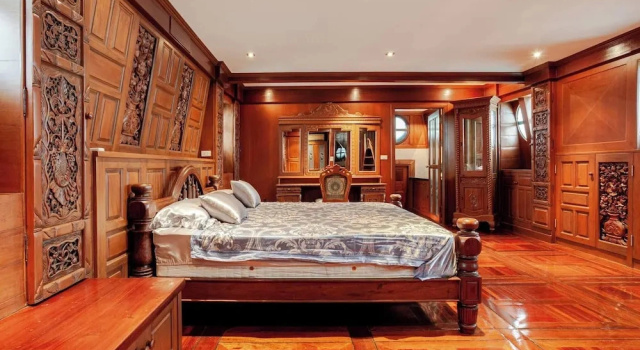 Luxury Iconic Royal Boat Pool Villa North Pattaya