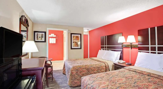 Четырёхместный номер Deluxe Days Inn by Wyndham Ridgefield NJ