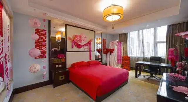 Люкс Deluxe Yuntianlou Holiday Royal Hotel