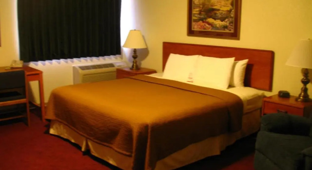 Номер Standard Super 8 by Wyndham Grand Rapids