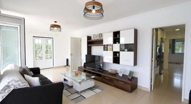 Elegant Vilamoura Old Town Villa Villa Camilla 6 Bedrooms Pool Table, Rezervovat Vila Hotely v Sotavento s parkováním, Parkování
