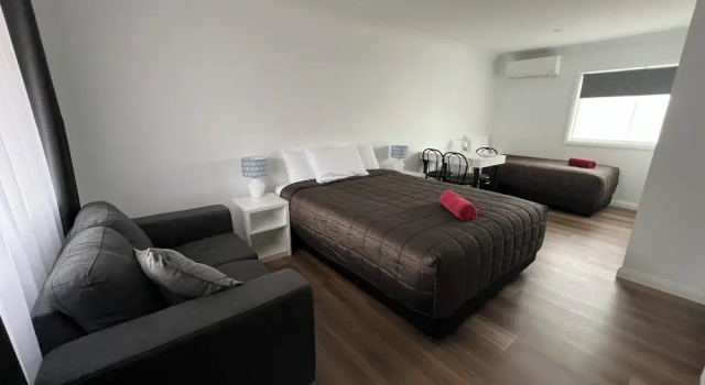 Трёхместный номер Premium Almond Inn Motel
