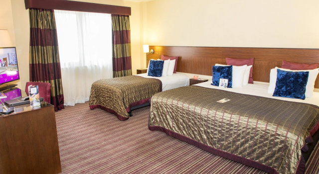 Четырёхместный номер Premium Crowne Plaza London - Gatwick Airport by IHG