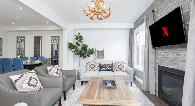 Exceptional 3 BDRM Townhome - 4 Seasons Rental