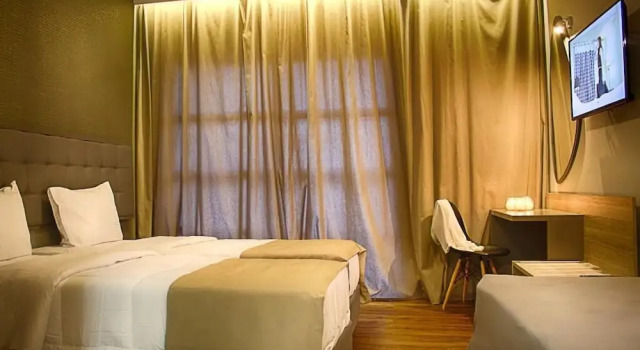 Трёхместный номер Standard с балконом Athlos Hotel