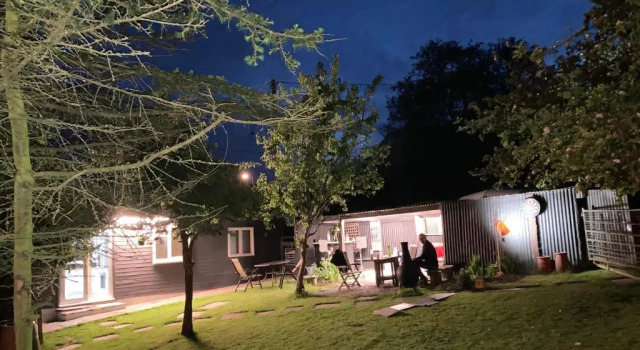 Коттедж 2-Bed Cabin Sleeps 4 -Small Pets Ok -Free Parking