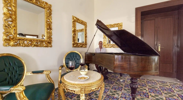 Relais Antica Napoli, Забронировать Отель «постель и завтрак» Неаполь Кампания, рядом с Церковь Пио Монте делла Мизерикордия