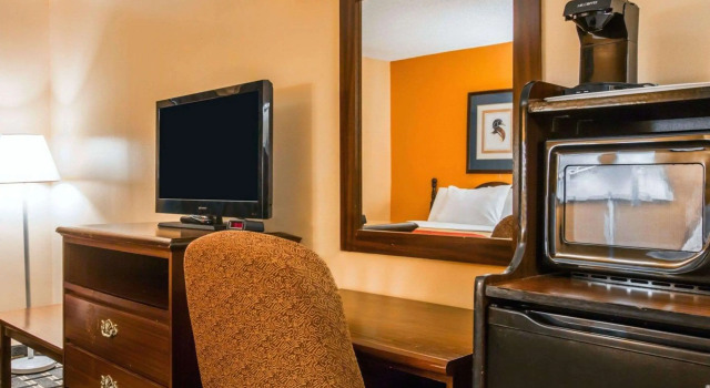 Четырёхместный номер Standard Econo Lodge Eufaula South