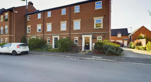 Riverfront Staffordshire Retreat