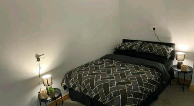Апартаменты Woodside Guest House