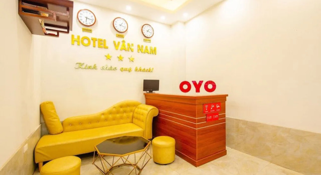 OYO 411 Van Nam Hotel