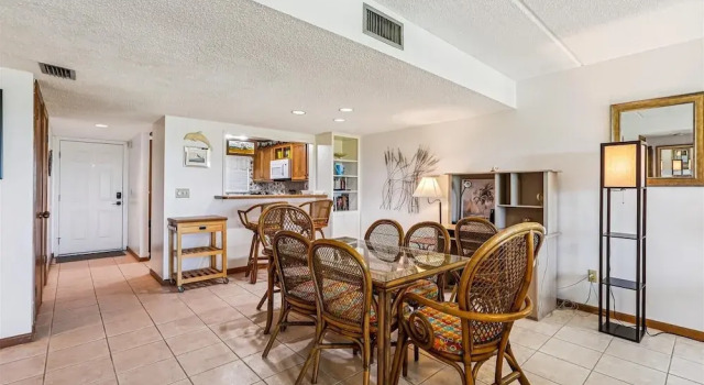 Oceanfront Luxury: 2BR Condo + Pool in St.aug, Rezerwuj Apartament Hotele w Saint Augustine Area z parkingiem, Parking