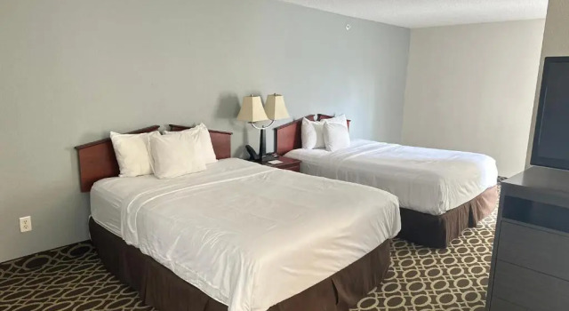 Четырёхместный люкс MainStay Suites Madison Airport