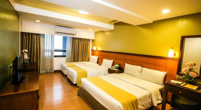 Номер Premier The Malayan Plaza Hotel