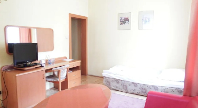 Четырёхместный номер Standard с видом на парк Hotel Rytwiany Pałac