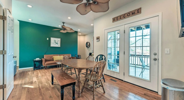 Lakefront Lexington House w/ Spacious Deck!, Varaa Lomakoti Lexington Pohjois-Carolina