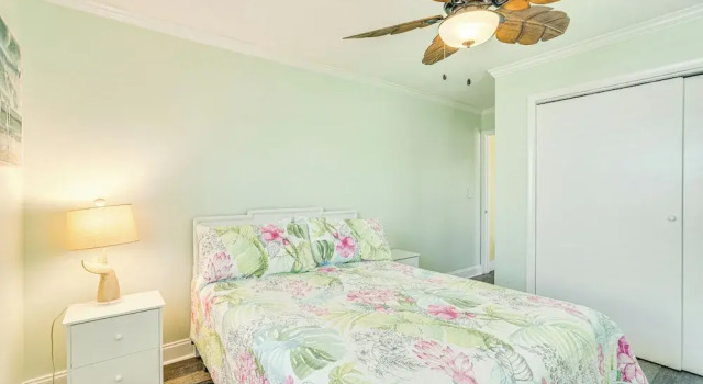 Panama City Home w/ Fire Pit - Walk to Beaches!, Book Feriehus Hoteller i Lower Grand Lagoon med parkering, Parkering