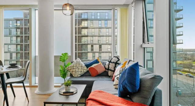 Contemporary, Modern, 2-Bed Apt, Prime Central Mk