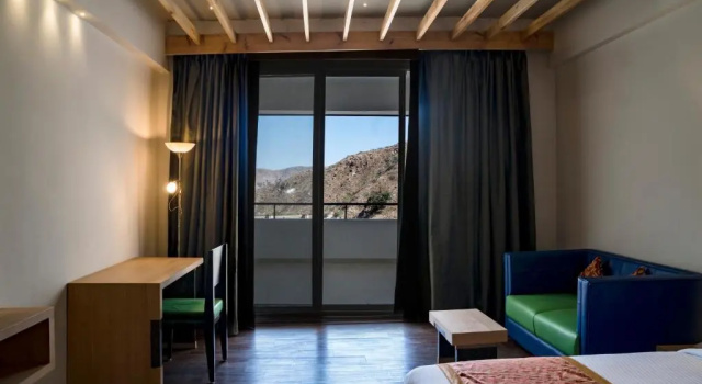 Люкс с балконом Via Lakhela Resort & Spa
