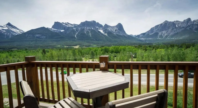 Апартаменты Spacious 3BR 2BA Penthouse with Mountain Views