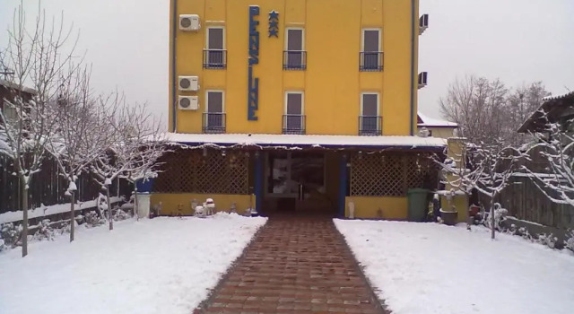 Hotel Raffael, Rezerwuj Hotel Hotele w Ilfov z parkingiem, Parking