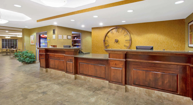 La Quinta by Wyndham Dickinson, Забронировать Отель Дикинсон Theodore Roosevelt National Park, рядом с Центр им. Теодора Рузвельта в университете Дикинсона