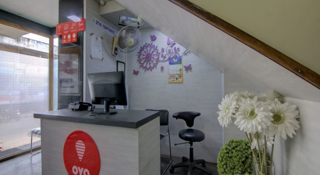 OYO 16120 Balajee Classic Inn