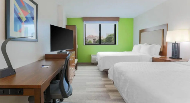 Четырёхместный номер Standard Holiday Inn Express & Suites Fort Worth Downtown by IHG