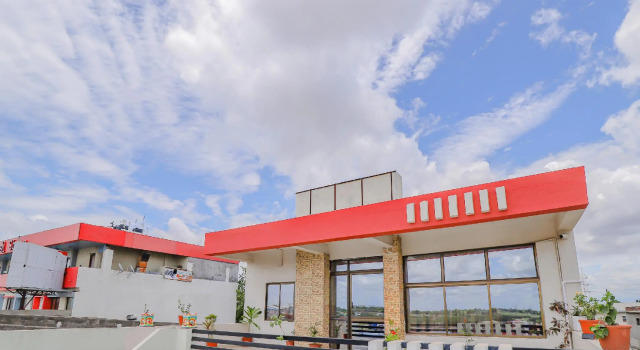 OYO 80936 Hotel Maldhari, Rezerwuj Hotel Hotele w Gondal z parkingiem, Parking