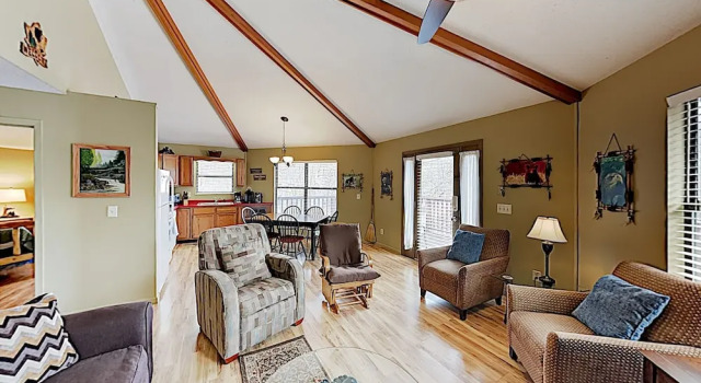 Roundette Cabin 2 Bedrooms 1.5 Bathroom Cabin