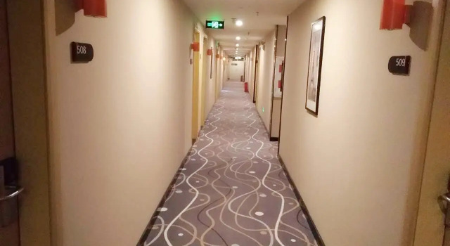 7Days Premium Shenzhen Songgang Yanchuan Branch, Rezerwuj Hotel Hotele w Shenzhen z parkingiem, Parking