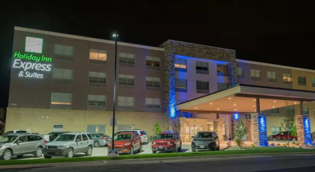 Двухместный люкс c 1 комнатой Holiday Inn Express & Suites Fort Wayne North by IHG
