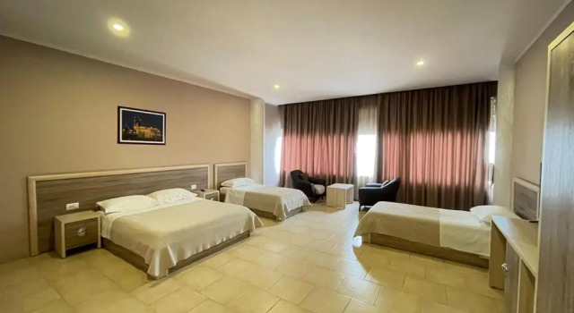 Люкс Hotel Terminal Tirana