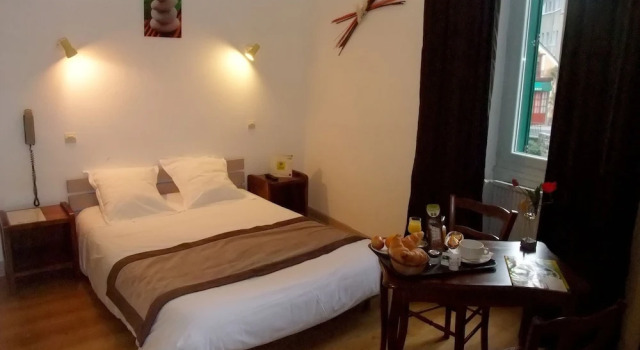 Logis Hotel Restaurant Family & Spa, Забронировать Курортный отель Отели Lozère с завтраком, Завтраки